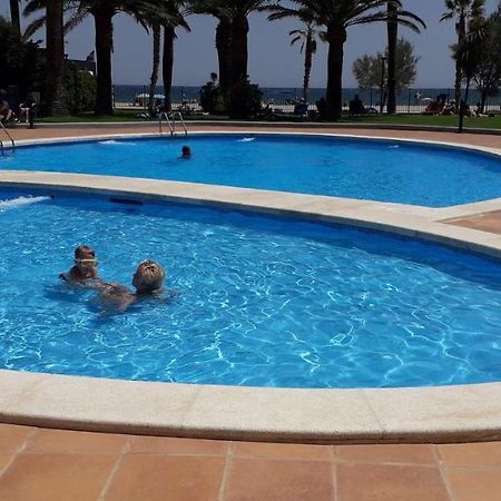 Appartement Premiere Ligne De Mer Avec Piscine Roses Exterior photo