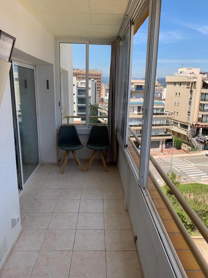 Appartement Premiere Ligne De Mer Avec Piscine Roses Exterior photo