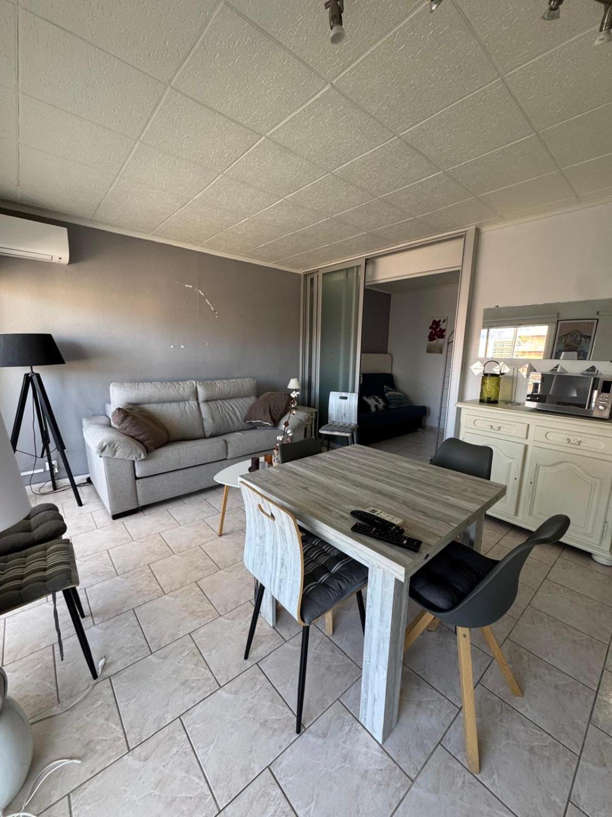 Appartement Premiere Ligne De Mer Avec Piscine Roses Exterior photo